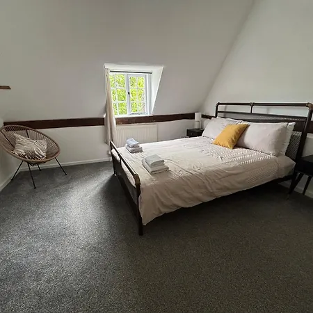 Cosy Cottage With King Rooms Homestay Bulmer